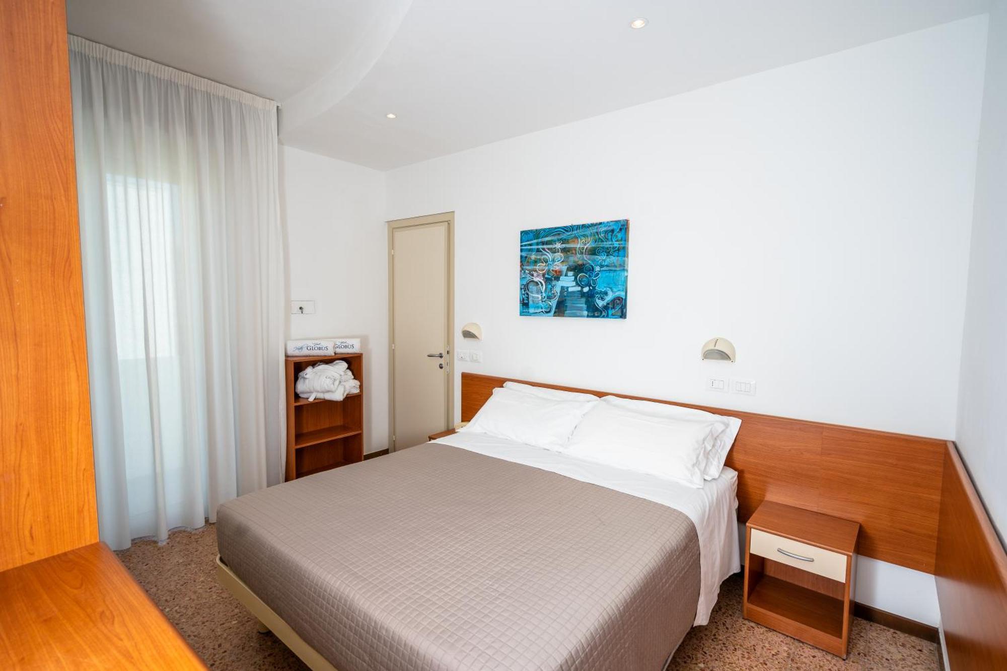Hotel Globus Белариа-Игеа Марина Екстериор снимка